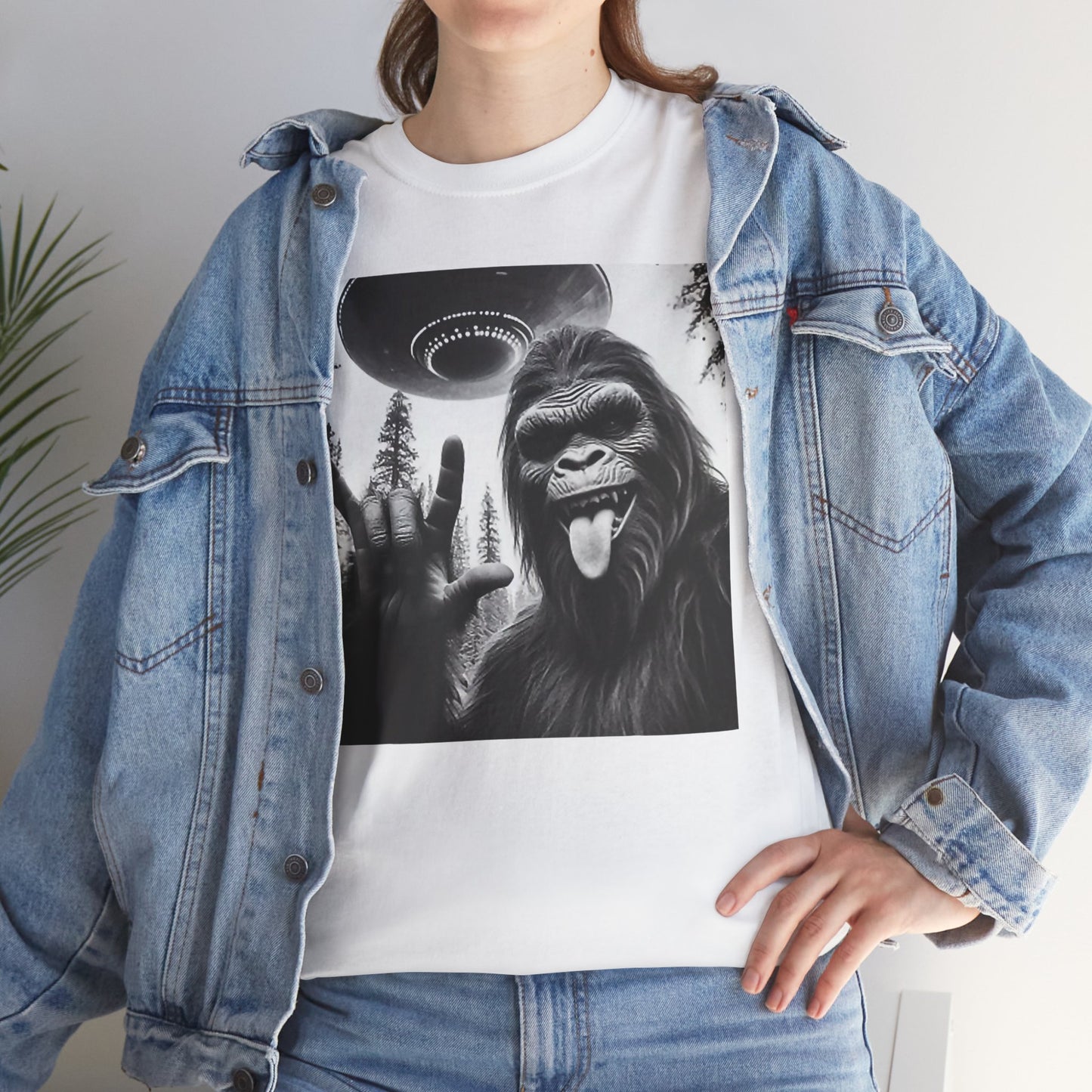 Funny Sasquatch UFO Bigfoot Rock On Selfie Unisex Tee
