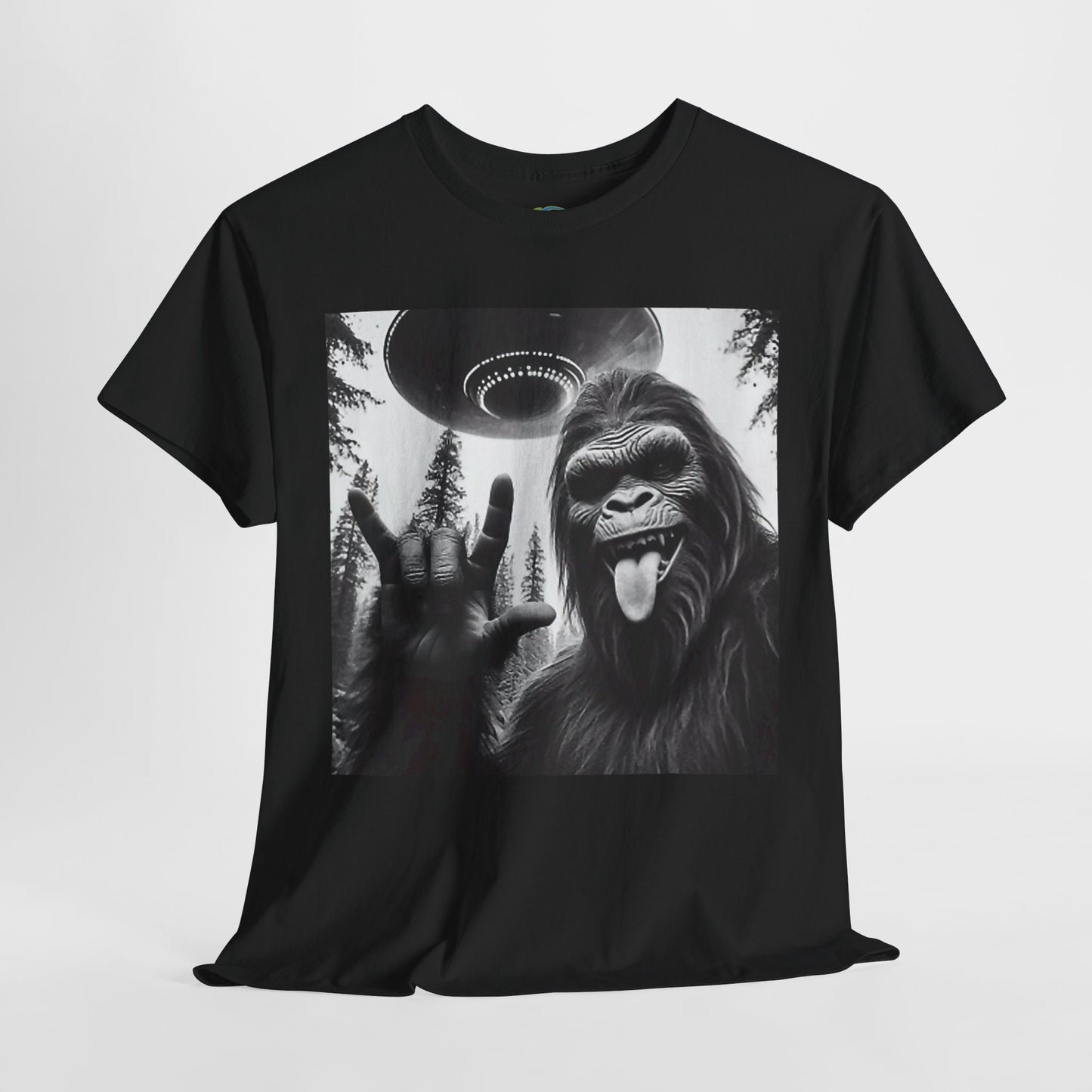 Funny Sasquatch UFO Bigfoot Rock On Selfie Unisex Tee
