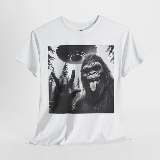 Funny Sasquatch UFO Bigfoot Rock On Selfie Unisex Tee